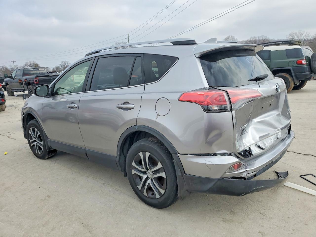 2018 Toyota Rav4 Le - Фото 2