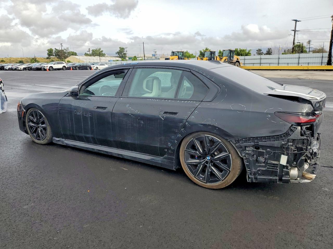 2023 BMW 760 Xi - Фото 2