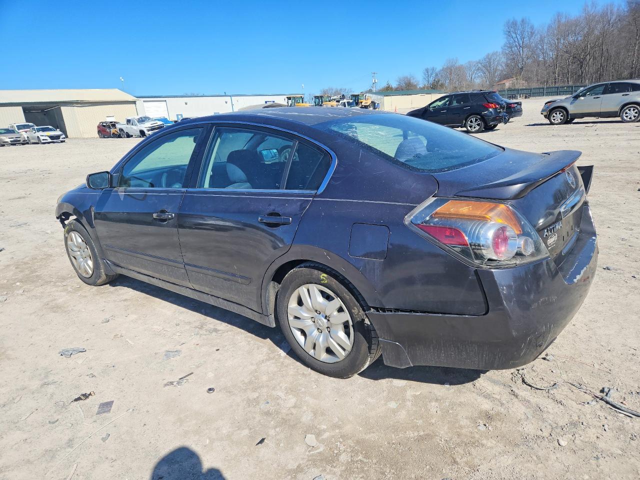 2011 Nissan Altima Base - Фото 2