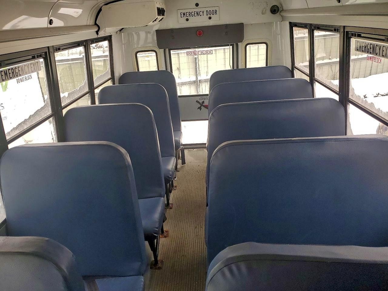 2016 Chevrolet Express G3 - Bus - Image 6