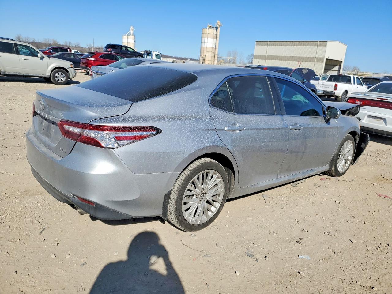 2018 Toyota Camry L - Фото 3