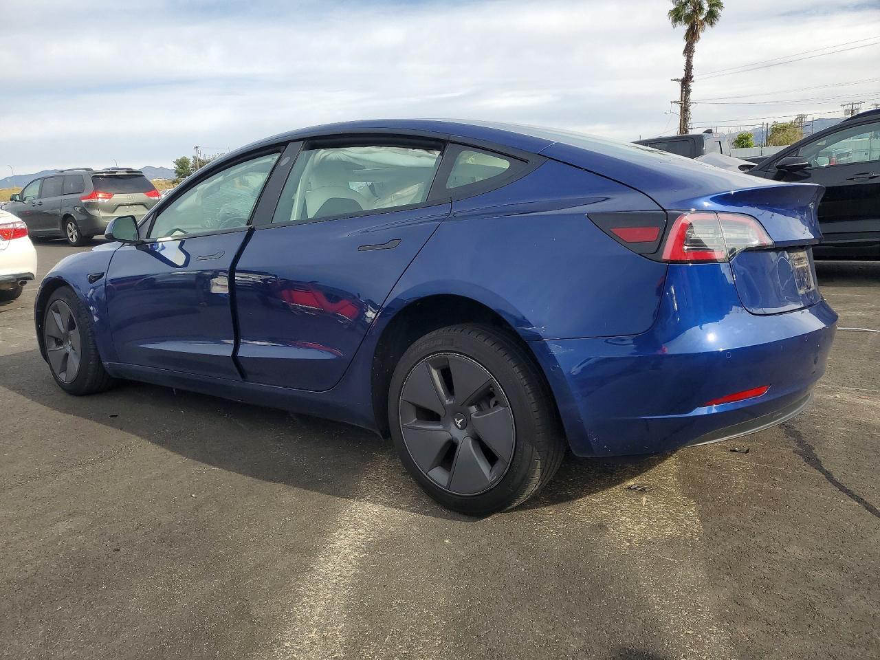 2022 Tesla Model 3 - Фото 2