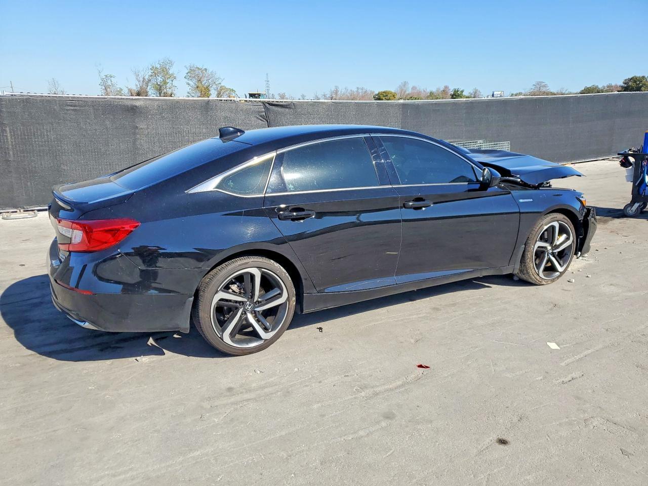 2022 Honda Accord Hybrid Sport - Image 3
