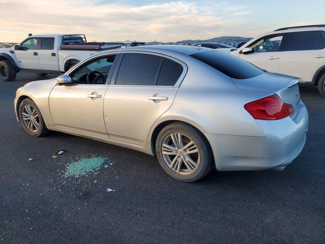 2013 Infiniti G37 Base - Фото 2