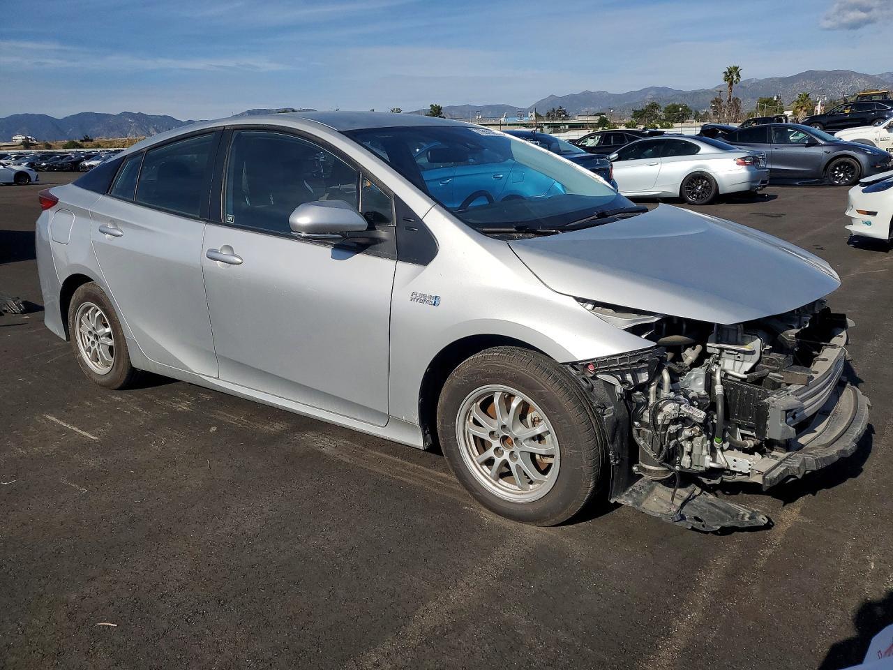 2022 Toyota Prius Prime Le - Image 4