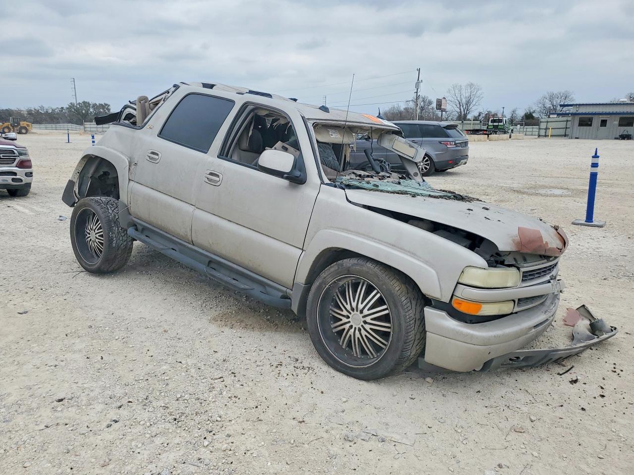 2004 Chevrolet Suburban K1500 - Image 4