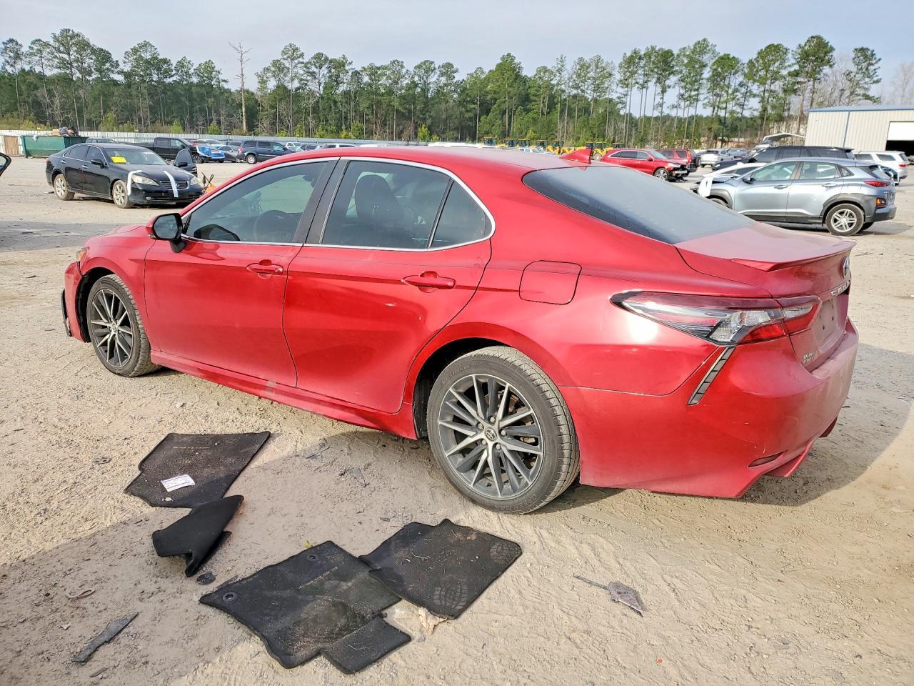 2022 Toyota Camry Se - Фото 2