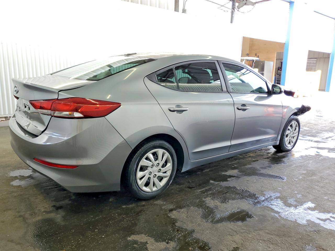 2017 Hyundai Elantra Se - Image 3