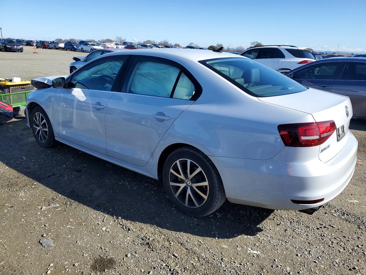 2017 Volkswagen Jetta Se - Фото 2