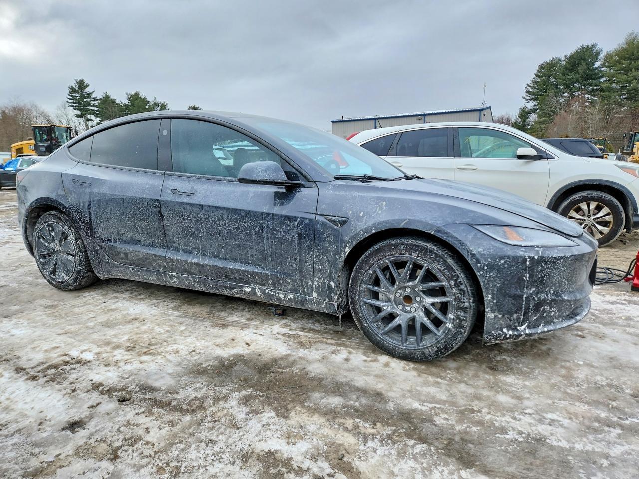 2025 Tesla Model 3 - Фото 4
