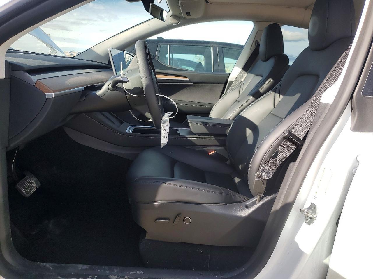 2025 Tesla Model Y - Image 7
