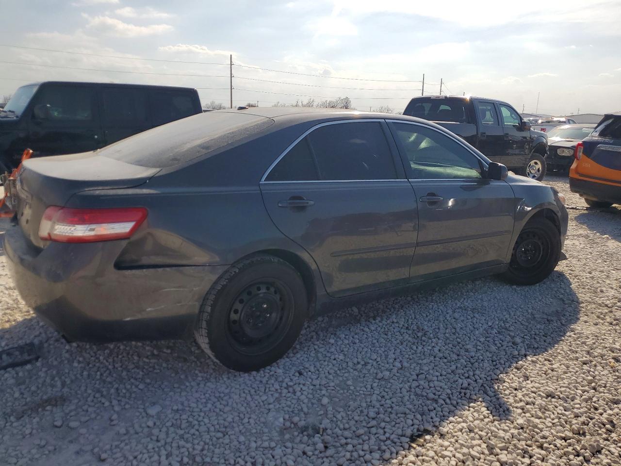 2010 Toyota Camry Le - Image 3