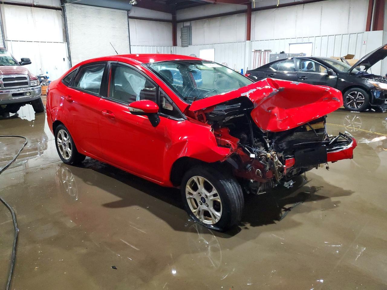 2015 Ford Fiesta Se - Фото 4