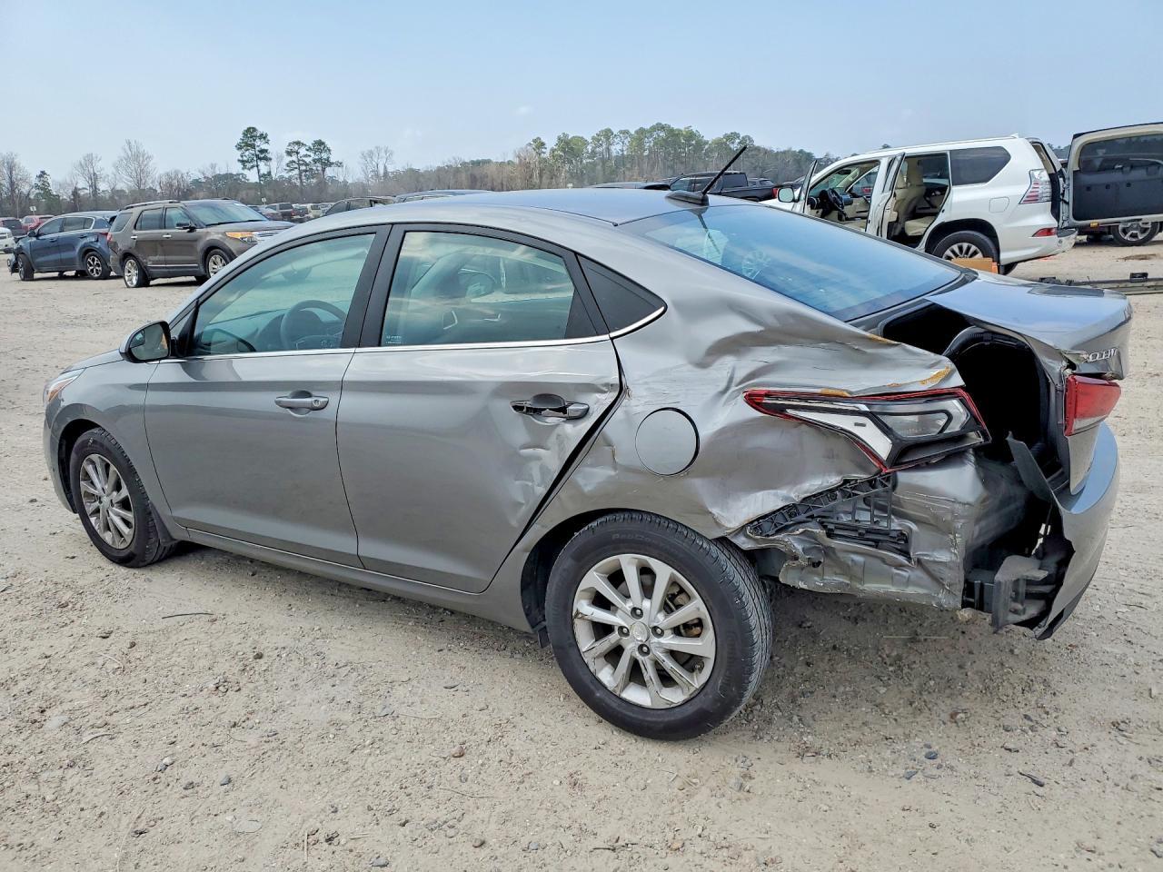 2022 Hyundai Accent Sel - Image 2