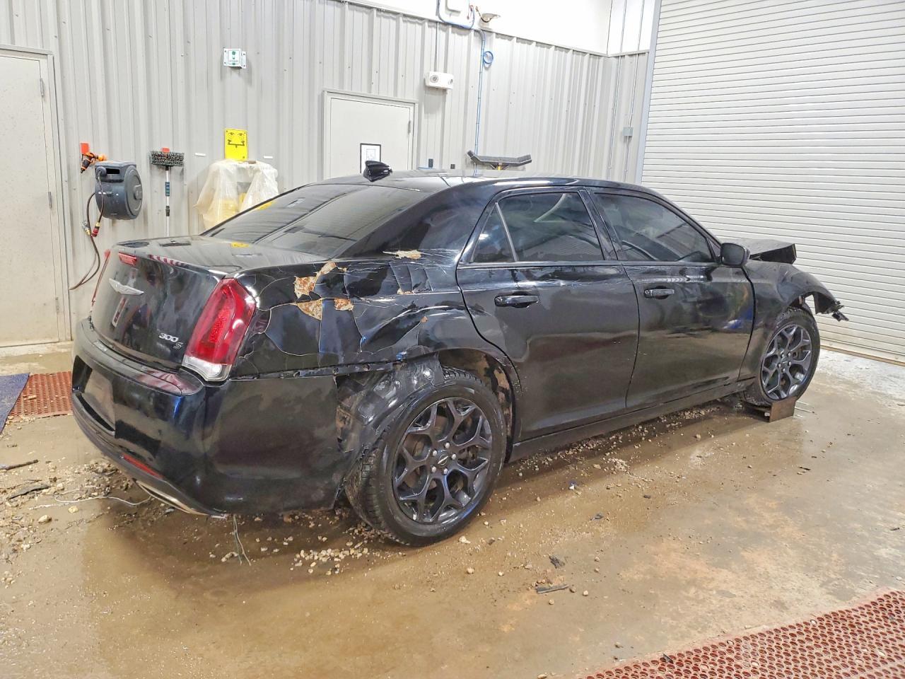 2019 Chrysler 300 S - Фото 3