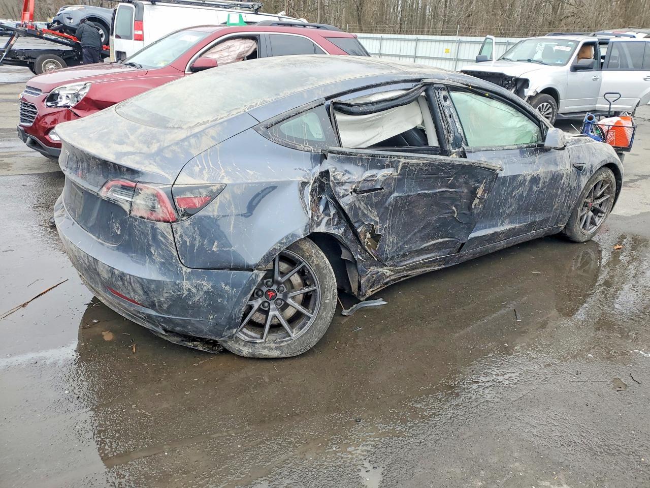 2023 Tesla Model 3 - Фото 3