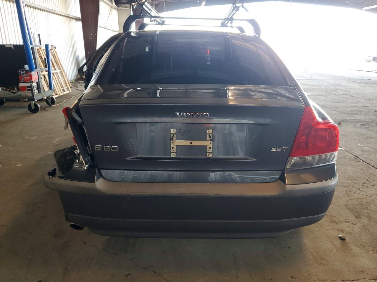 2004 Volvo S60 2.5T - Image 6