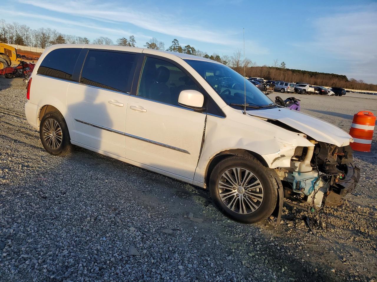 2014 Chrysler Town & Country S - Image 4