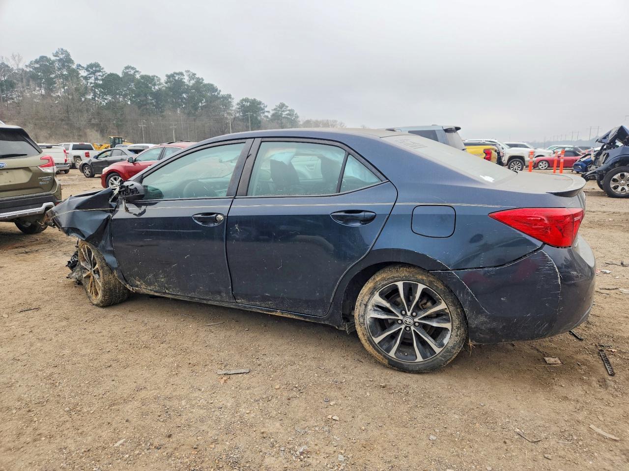 2017 Toyota Corolla L - Фото 2