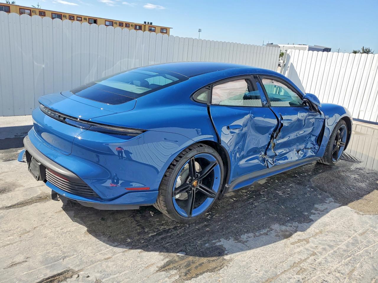 2022 Porsche Taycan - Фото 3