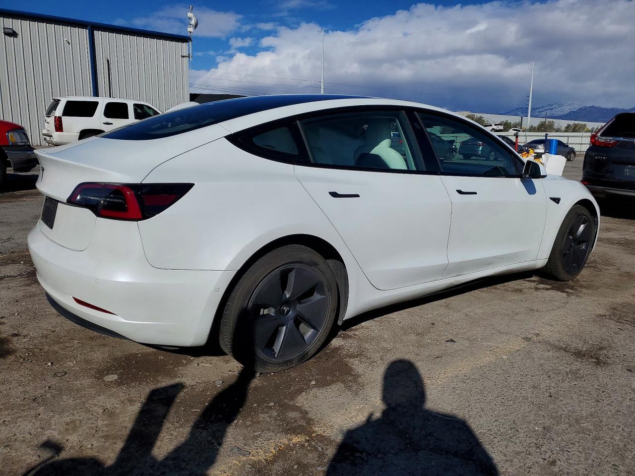 2022 Tesla Model 3 - Фото 3