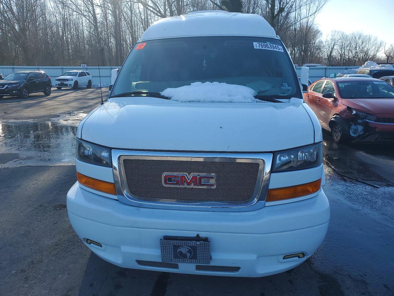 2017 GMC Savana - Фото 5