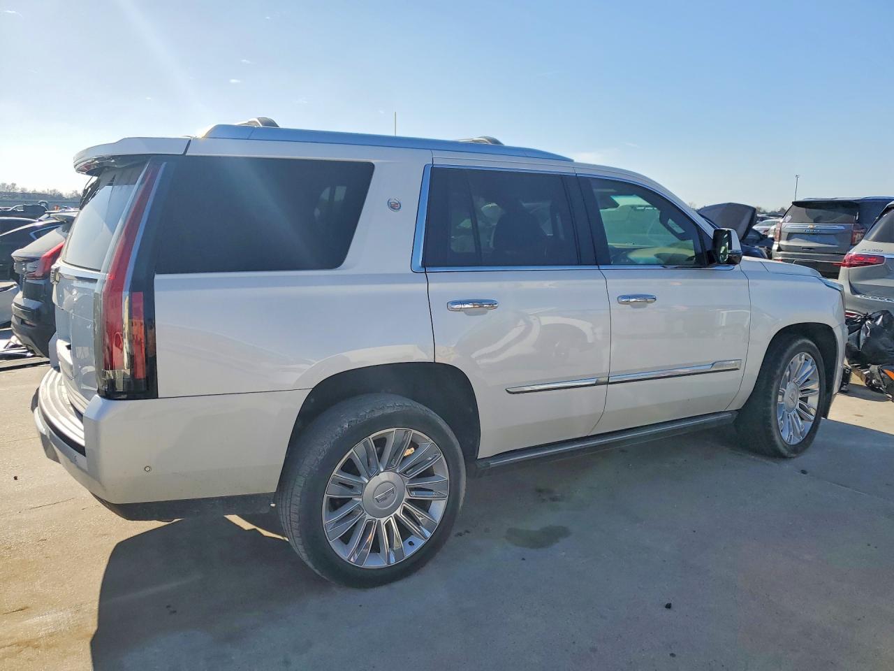 2020 Cadillac Escalade Platinum - Фото 3