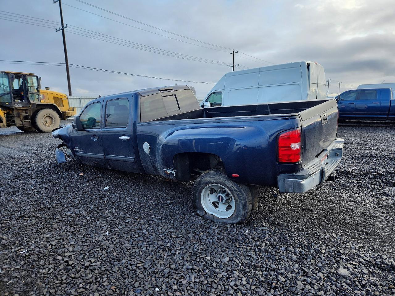 2008 GMC Sierra K3500 - Фото 2