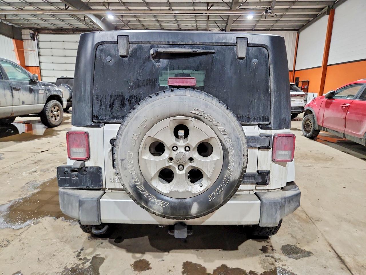 2015 Jeep Wrangler Sahara - Image 6