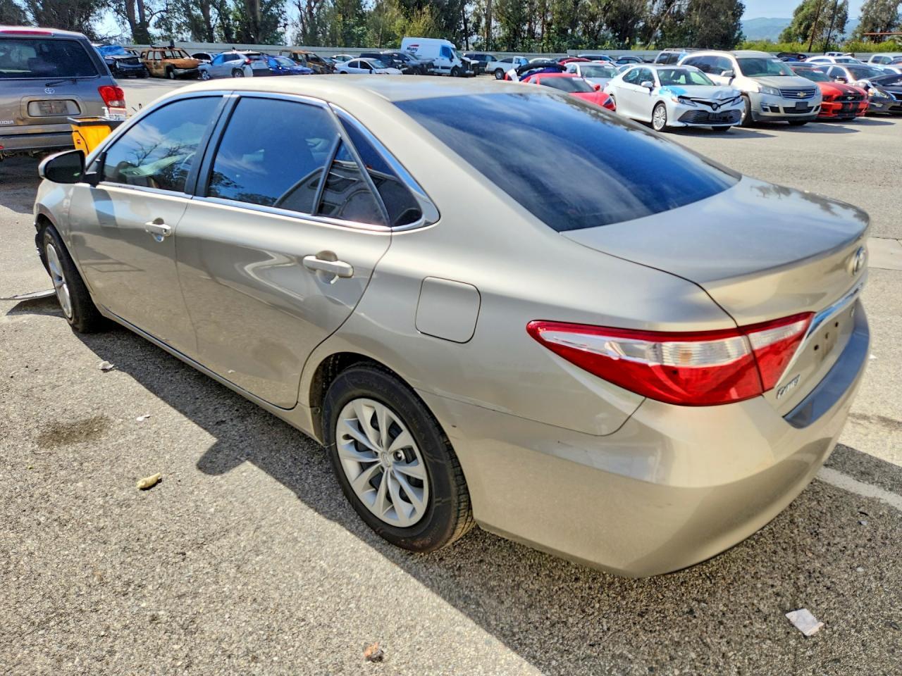 2017 Toyota Camry Le - Фото 2