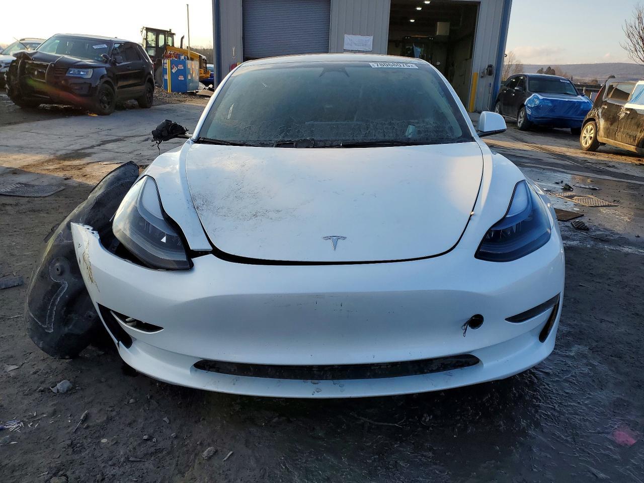 2023 Tesla Model 3 - Фото 5