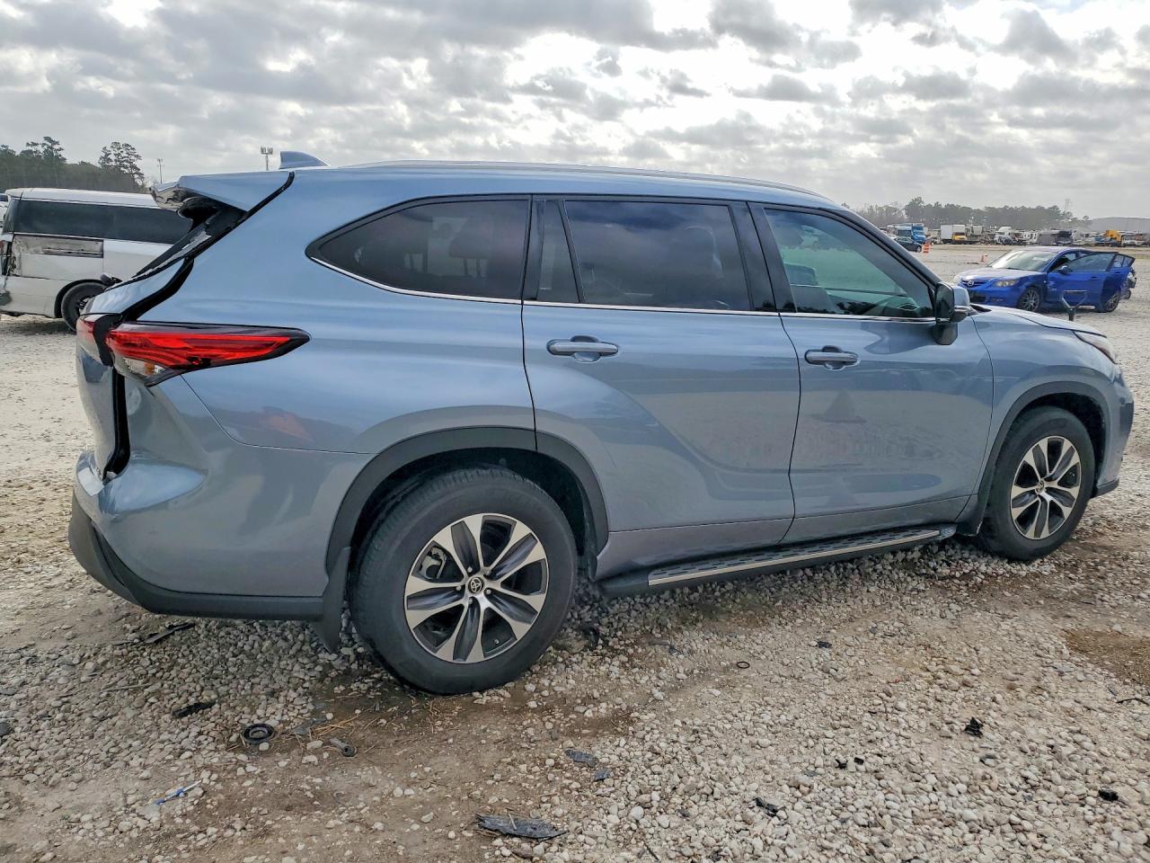 2022 Toyota Highlander Xle - Image 3