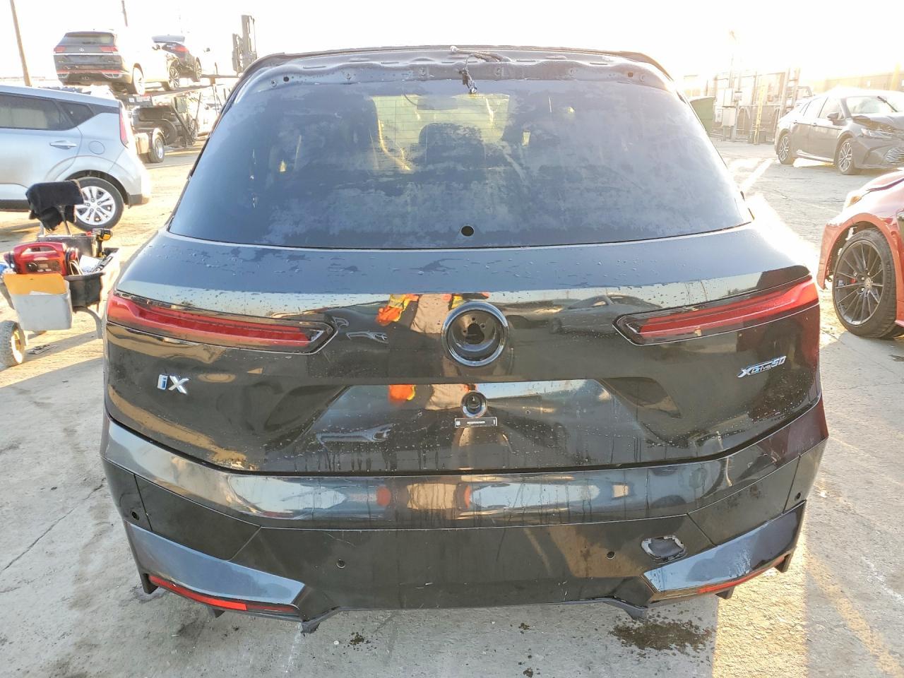 2022 BMW Ix xDrive50 - Фото 6