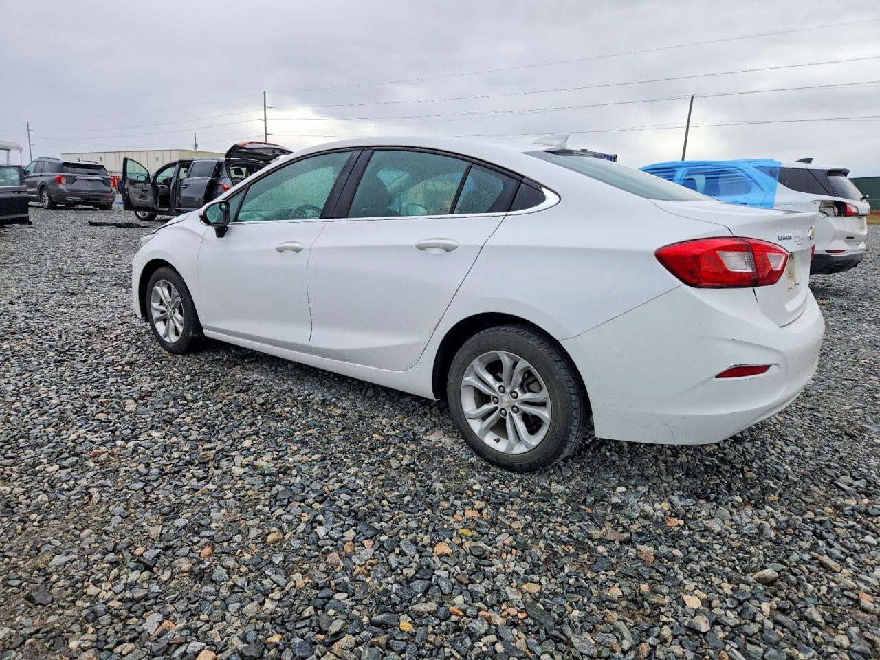 2019 Chevrolet Cruze Lt - Image 2