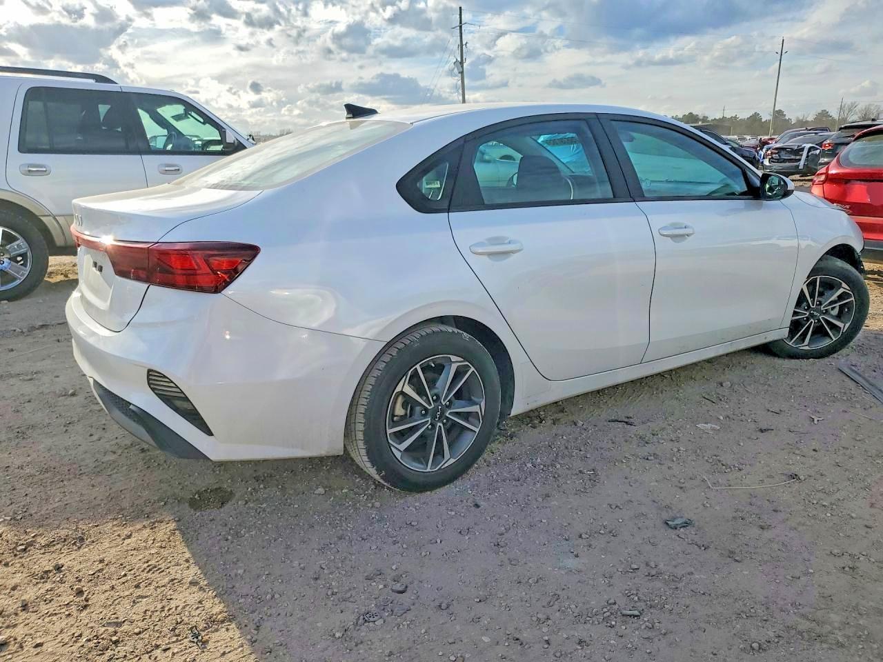 2024 Kia Forte Lx - Image 3