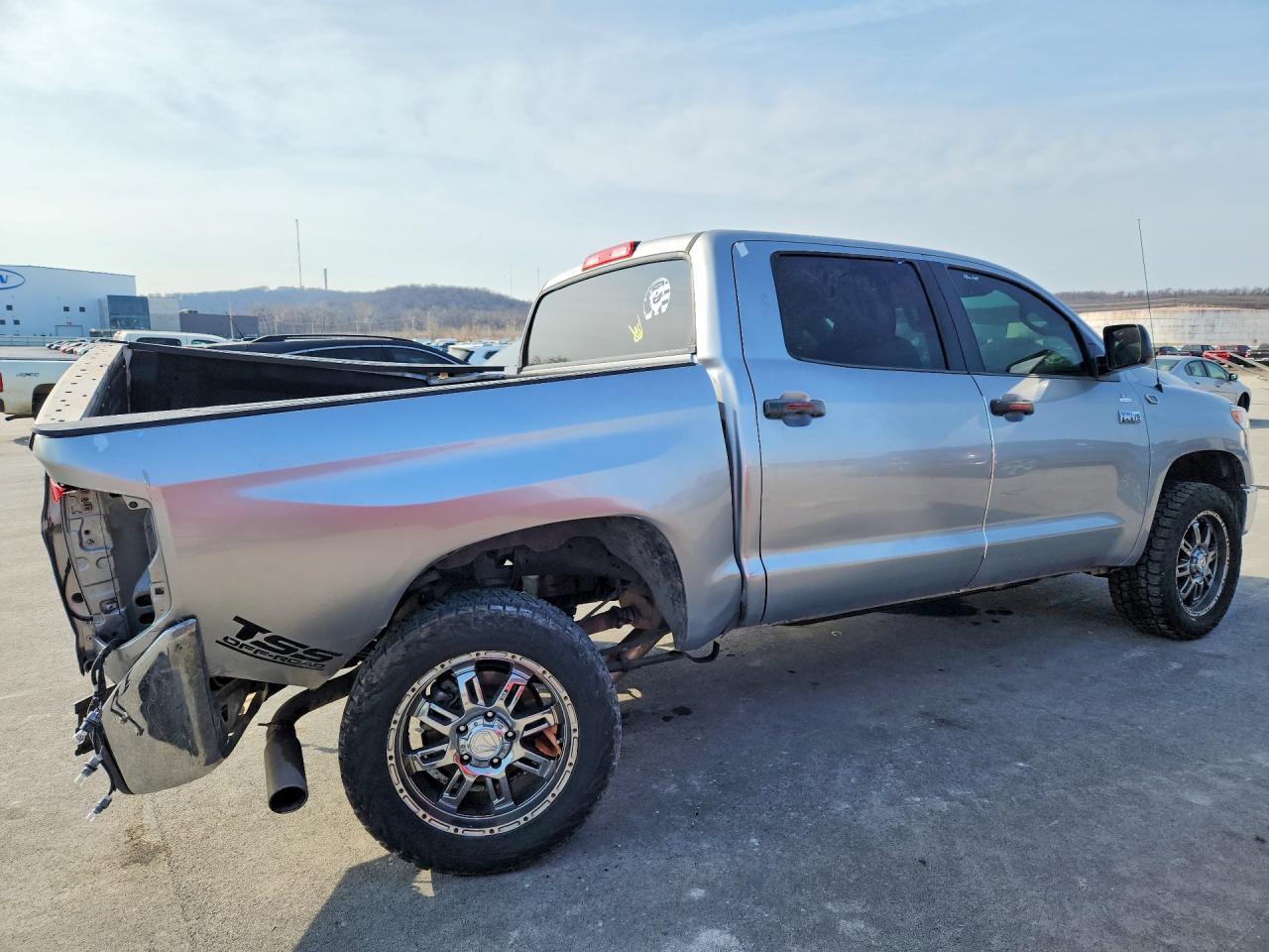 2014 Toyota Tundra Crewmax Sr5 - Image 3