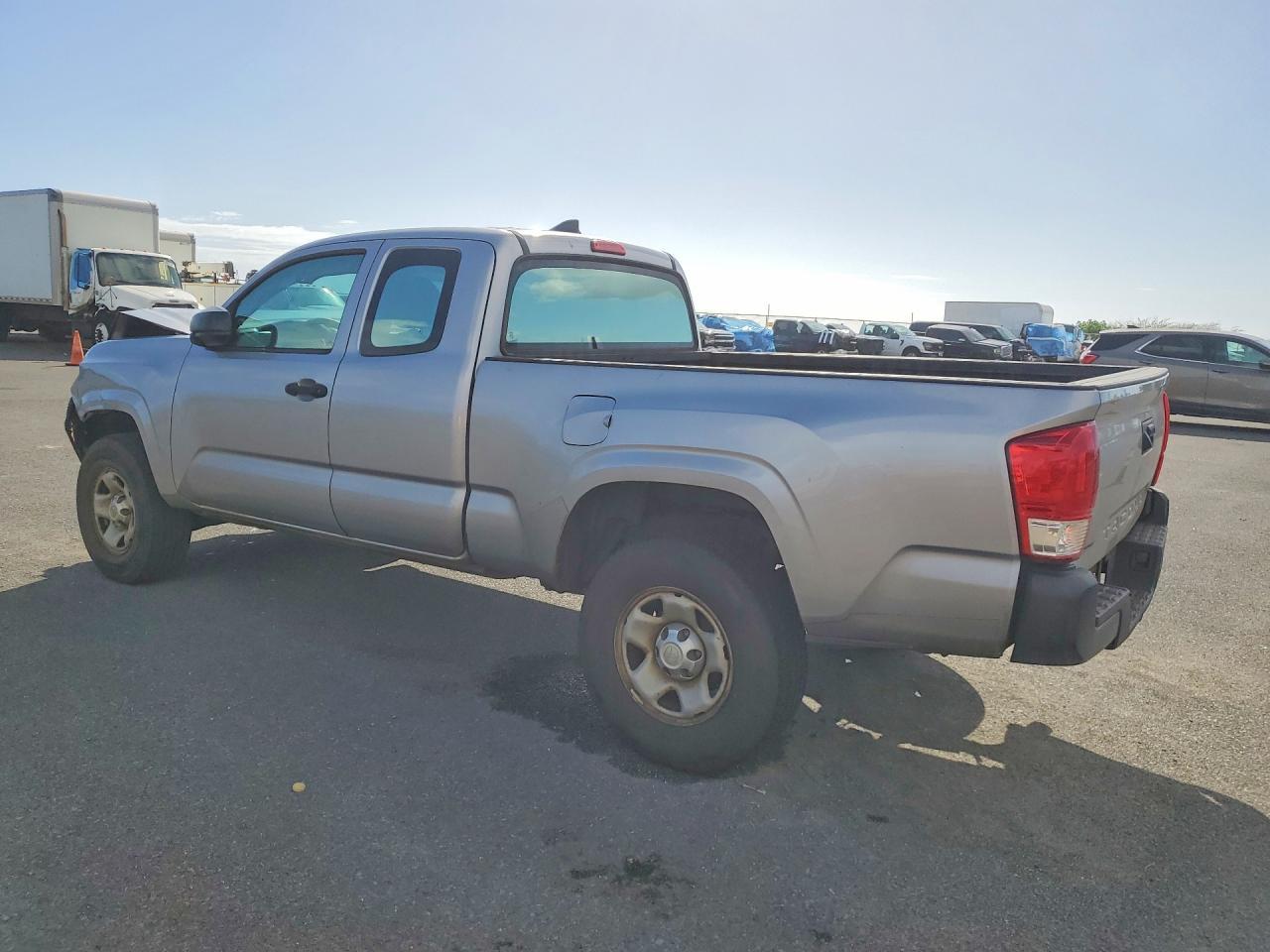 2017 Toyota Tacoma - Фото 2