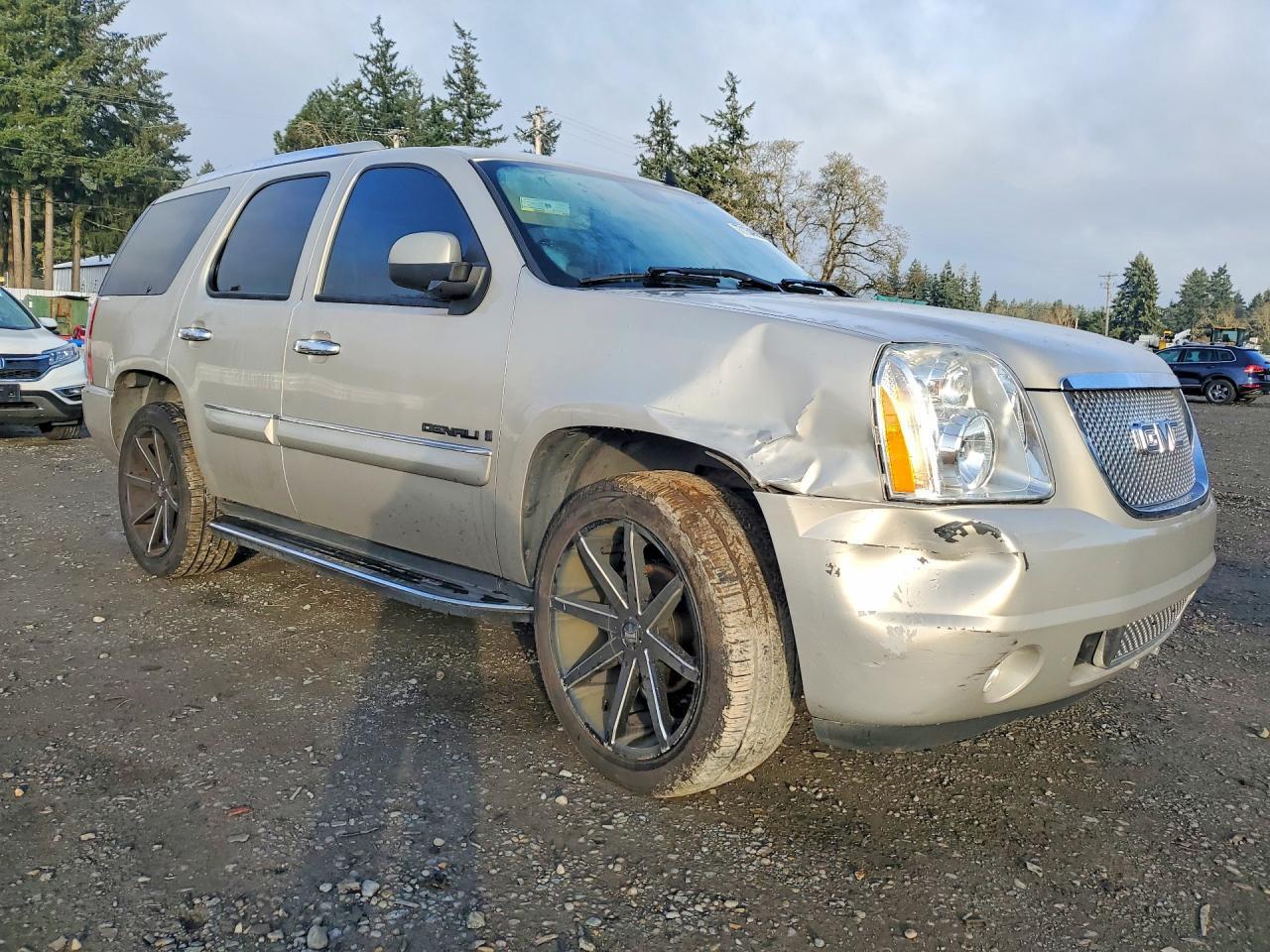 2007 GMC Yukon Denali - Image 4