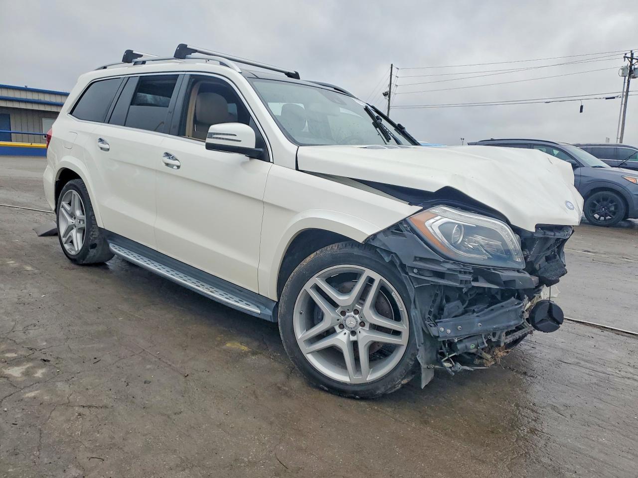 2015 Mercedes-Benz Gl 550 4Matic - Image 4