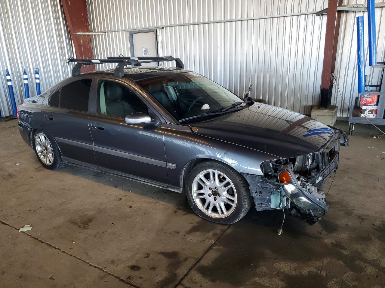 2004 Volvo S60 2.5T - Image 4