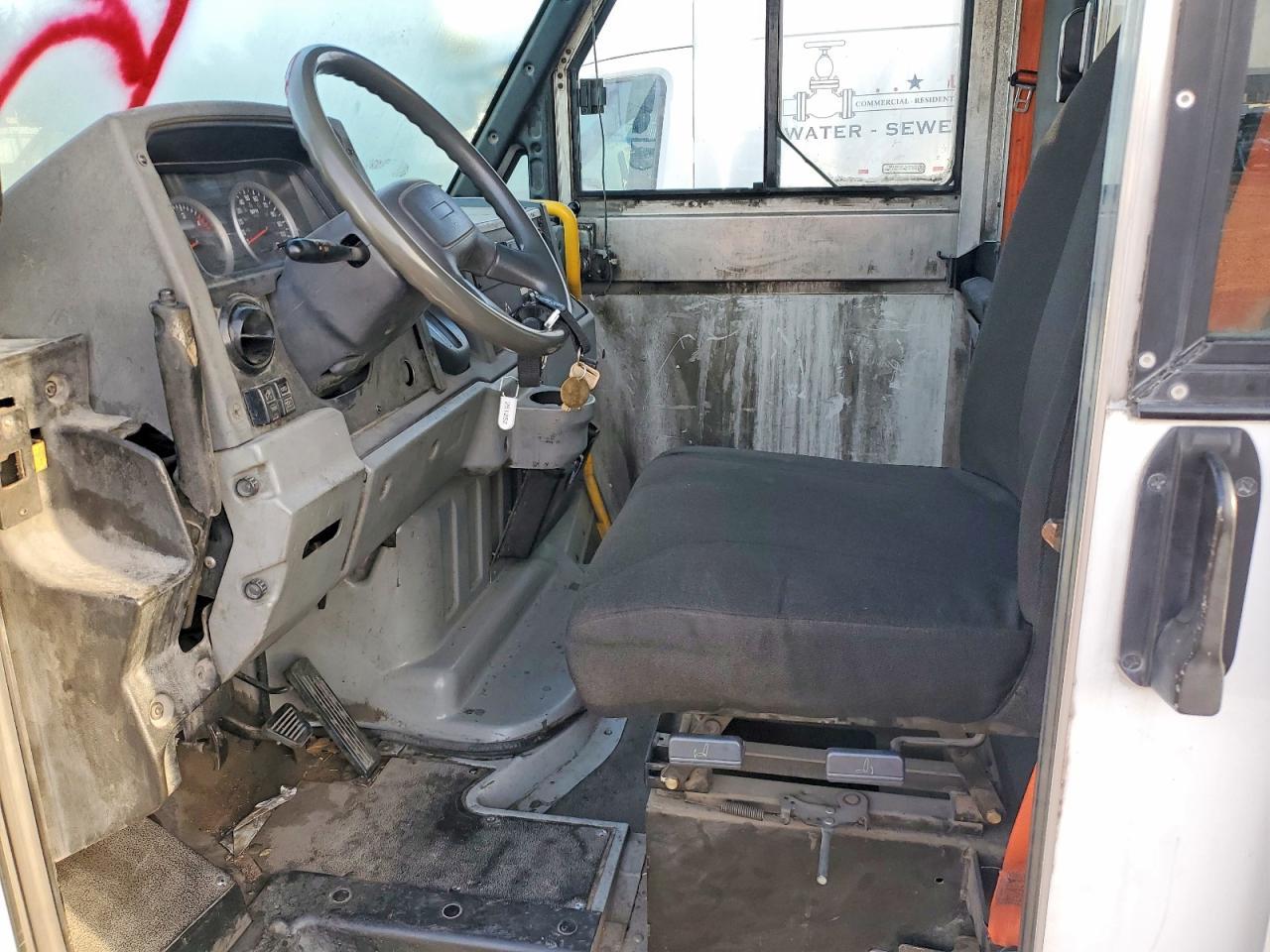 2012 Isuzu Npr - Image 7