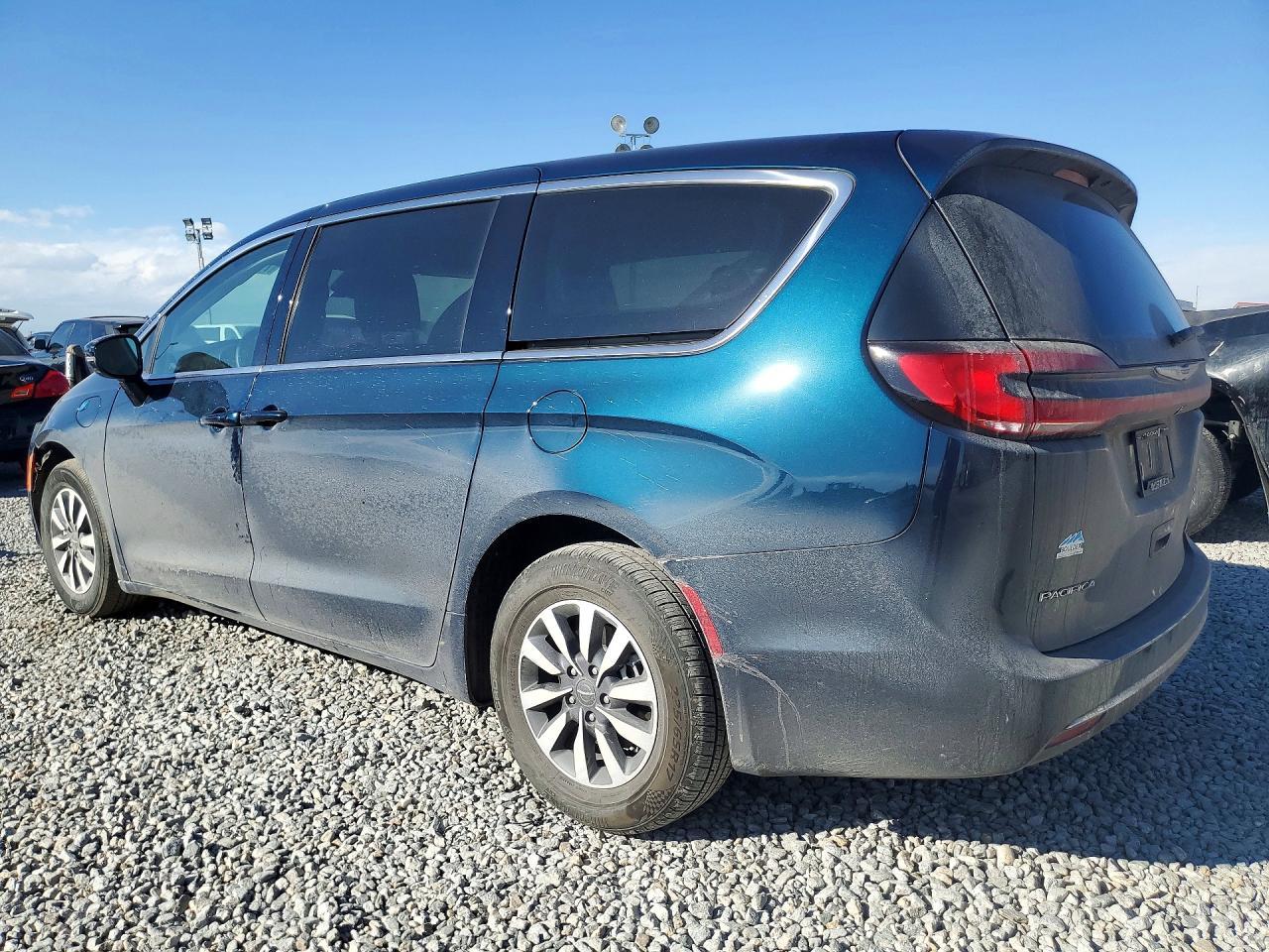 2022 Chrysler Pacifica Hybrid Touring L - Фото 2