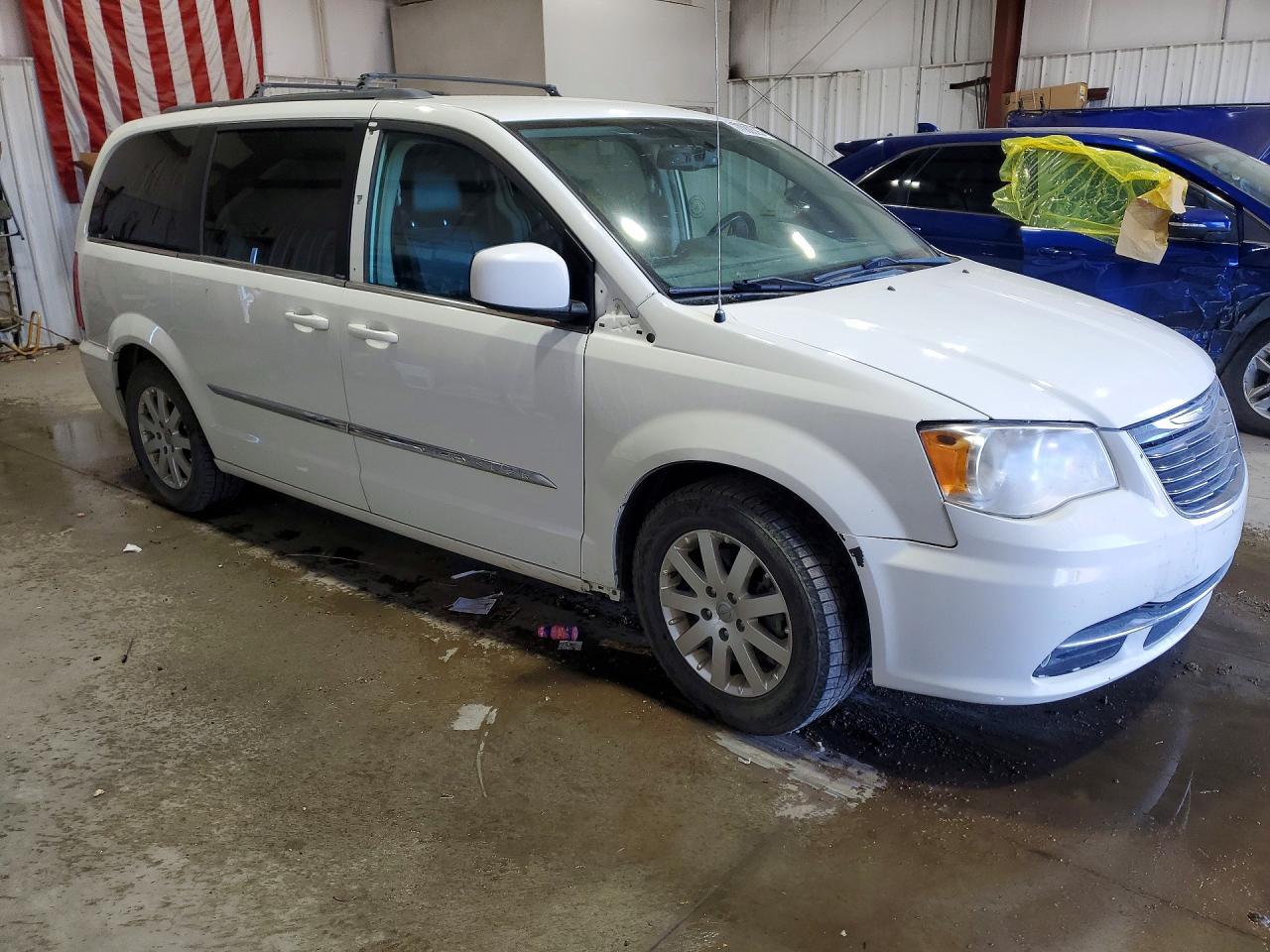 2013 Chrysler Town & Country Touring - Фото 4