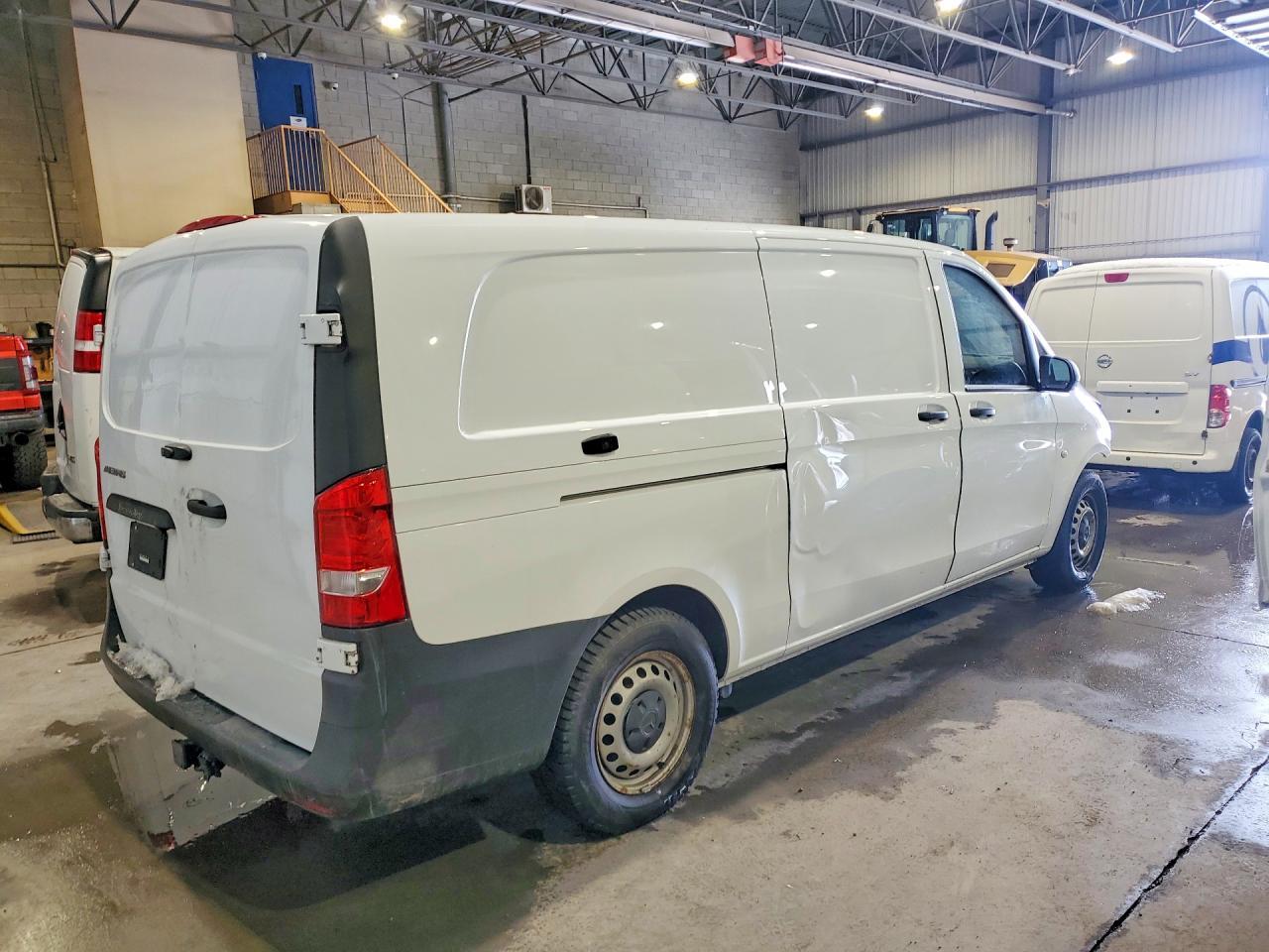 2022 Mercedes-Benz Metris - Фото 3