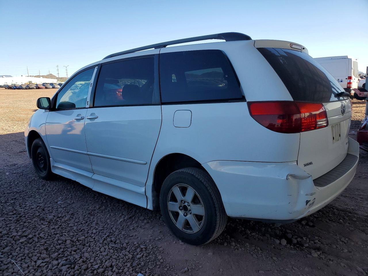 2004 Toyota Sienna Ce - Image 2