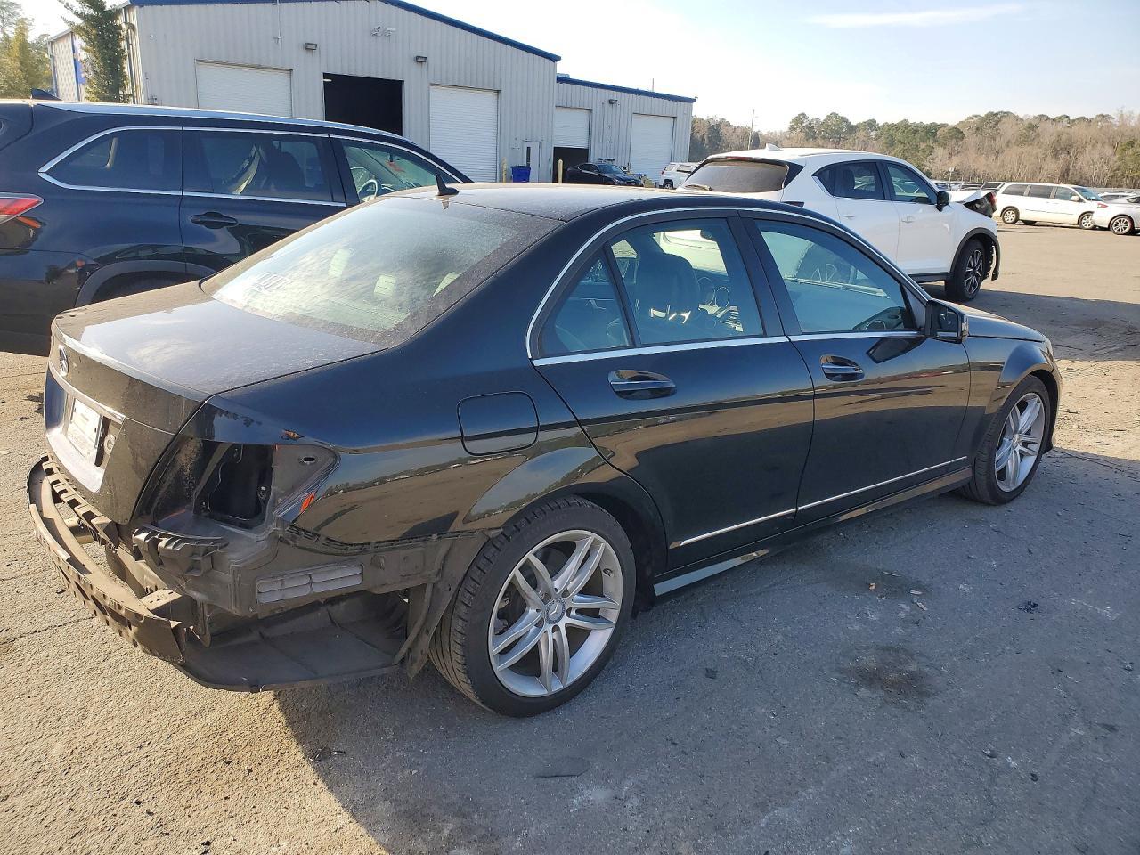 2014 Mercedes-Benz C 250 - Image 3