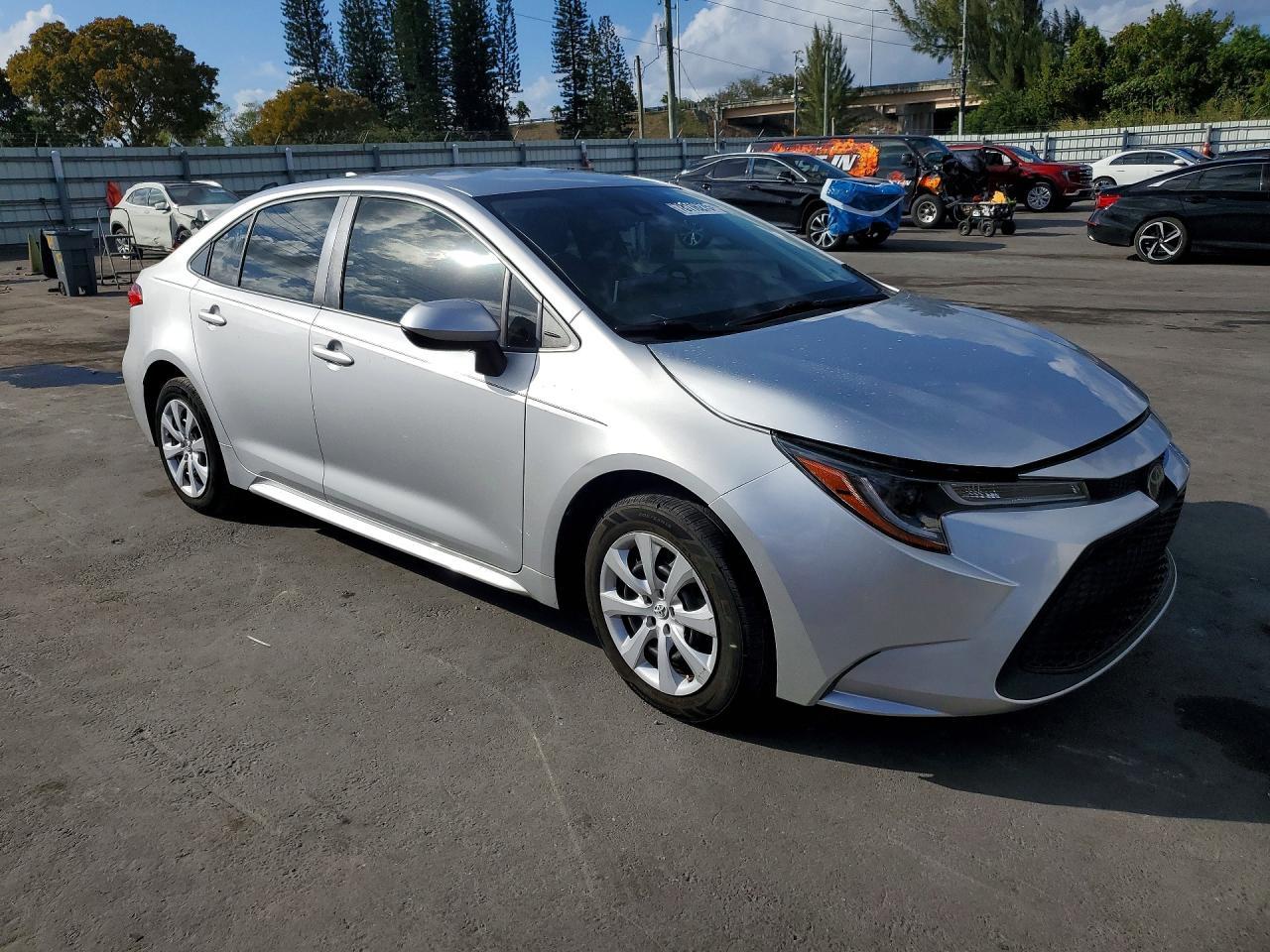 2021 Toyota Corolla Le - Фото 4