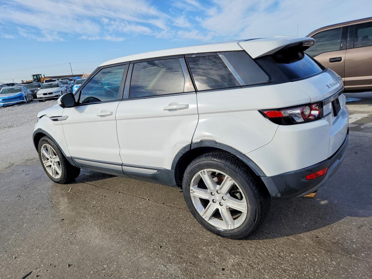 2015 Land Rover Range Rover Evoque Pure Plus - Image 2