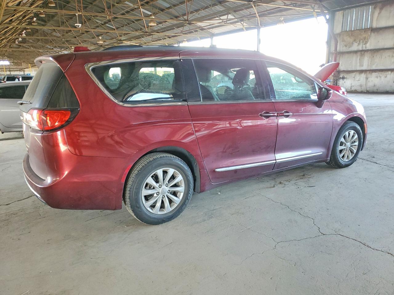2017 Chrysler Pacifica Touring L - Image 3