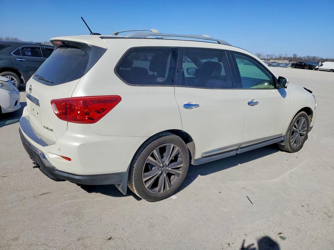2017 Nissan Pathfinder S - Фото 3